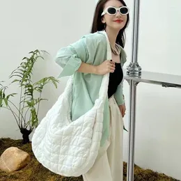 イブニングバッグデザイナー2023年の柔らかいパッド入りの女性肩を重ねるキルパーショッパートートプリーツホーボス財布とハンドバッグ