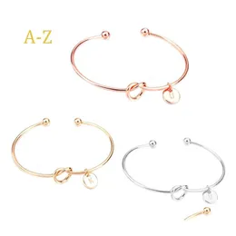 Catena a maglie Design originale Iniziale 26 lettere Charm Nodo Bracciale Alfabeto creativo Fidanzate selvagge Amante Damigella d'onore Apertura Bangl Dhxsa