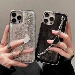 Luxury Metal Chain Bands Telefonfodral för iPhone 13 Pro Max I 14 11 14PROMAX 13 14PRO 12 Fashion Designer Crack Leather Mobile Case Women Back Cover Presents