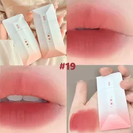 Lip Gloss Girl's Velvet Matte Lipstick Blush Waterproof Długotrwała płaska karta Lipgloss Non-Stick Cup Tint Pen Cosmetics Is