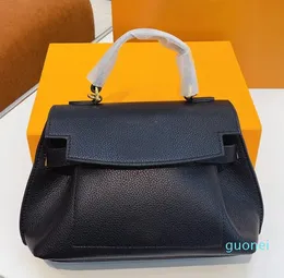 2023 مصمم Crossbody Lockme Bag تراكب الفاصل الداخلي هي حقائب اليد الأنيقة للسيدات الأنيقة