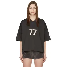 2023 Dubbeltrådssäsong 8 77 Flocked Letter-tryckt V-Neck kortärmad T-shirt för män och kvinnor Casual Cotton