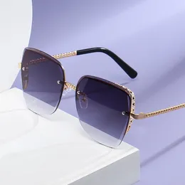 Kleiner Duft Metall Diamant geschnittene Sonnenbrille Europäische und amerikanische Cover Trend Frauen Sonnenbrille hohl Doppelstrahl Sonnenbrille 214