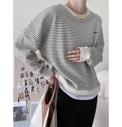 Kadın Hoodies Sweatshirts Tasarım Sense Sahte Twopiece Striped Sweater Kadınlar Sonbahar Gevşek Yuvarlak Boyun Uzun Soylu Top 230208