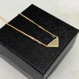 2023 luksusy sprzedaż wisiorek naszyjniki moda dla mężczyzny kobieta 48cm odwrócony trójkąt projektanci marki biżuteria mężczyzna kobiet wysokiej jakości 19 Model opcjonalnie z pudełkiem