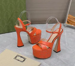 Sand￡lias de couro genu￭no Moda de salto alto feminino sapatos de vestido de melhor qualidade de diamante met￡lica Lady Pumps Luxury Designer Platform 15.5cm Saltos Sexy Sand￡lia feminina