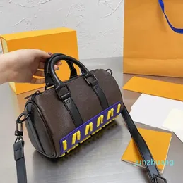 Yastık omuz çantası çapraz çantalar çanta seyahati yumuşak mini duffel tuval 56 deri patchwork klasik mektup kauçuk serisi fermuar torbası