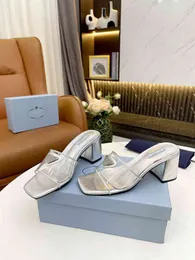 اسم العلامة التجارية الصنادل النسائية المفتوحة حافة الخرز Flip-Flops Summer Beach Slipper Shoes with Box Big Size 35-43