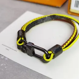 Bracciale in pelle di design di marca marrone piatto classico alla moda per donna e uomo Braccialetti con ciondoli a testa di blocco in metallo senza scatola