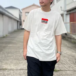 22SS GONZ NAMETAGメンズTシャツトップボックスレターグラフィティシグネチャーサマーシンプルソリッドショートスリーブファッションカジュアルな通気性女性ハイストリートTシャツTJMJYTX079