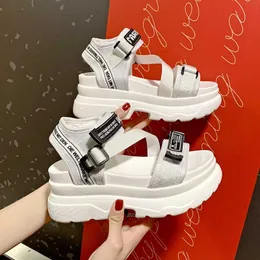 Kvinnor Designers Fashion Platform Sandaler White Chunky Sports Wedge For Woman Summer Students Shoes Stor storlek 42 T230208 00883