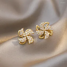 أقراط مسمار التصميم الفريد يمكن أن يدور في ترصيع Shine Zircon المجوهرات الهندسية الأنيقة للنساء هدايا حفلة الزفاف