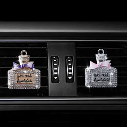 Dekorationen Parfümflasche Entlüftungsclip Lufterfrischer Parfüme Frau original im Auto Innendekor Bling Auto Aroma Diffusor Ornament 0209