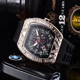 2021 Skull Sport Watches Diamond Men Women Quartz Watches Fashion Watch Dial Inlaid Drill Men Quartz 시계 3A261Y