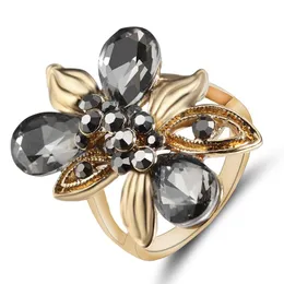 Küme halkaları lüks moda altın çiçeği kadınlar için enfes bayanlar parmak yüzüğü mücevher hediyeleri muhteşem kadın düğün partisi mücevher chelrycluster c