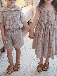 Set di abbigliamento Per bambini Ins New College Plaid Ragazze Bretelle Gonna lunga Ragazzi e ragazze Colletto alla marinara Pantaloncini a maniche corte Completo per bambini W230210