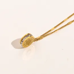 Luxus-Design-Halskette, 18 Karat vergoldet, Edelstahl, Halsketten, Halsband, Kette, Buchstabe-V-Anhänger, modische Damen-Hochzeitsschmuck-Accessoires