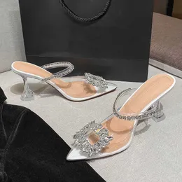 Sand￡lias Rhinestone Sapatos transparentes de salto alto Crystal Sandals Feminino Sand￡lias femininas Moda semi-escorregadores Sand￡lias de uma palavra Baotou