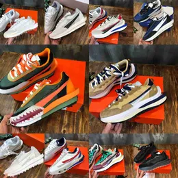 2023 Designer Sneaker Sacais Zoom Cortez 4.0 Casual Shoes White University Red OG Vaporwaffle Sesame Trainer Kaws Leather Suede Waffle Sneakers Storlek 36-46