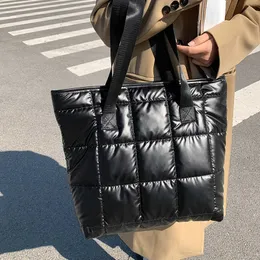 Totes Bags Large Capacity Space Cotton Ladies Totes 2023 Hit Winter Fashion Shoulder Bags for Women Brand Designer Shopping Handbags Female 230210