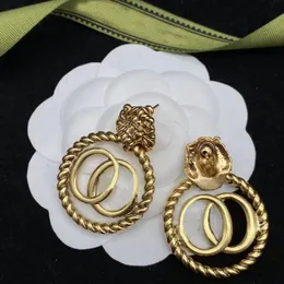 Brincos de brincos novos designer de marca de luxo de moda Classic vintage Brass Lion Head Party Wedding Festa de Natal Boutique Jeia Boutique Sem Caixa