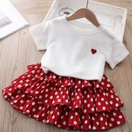 Conjuntos de roupas Girls Suit Girls Girls Summer Clothings Love Love Shorve Slave Polka Dot Cake Dress 2pcs Roupas de moda conjuntos de roupas para meninas W230210