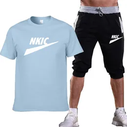 Caminhas de camiseta confort￡vel masculino masculino Casual Casual Casual camisetas bonitas moda de lazer logotipo impress￣o popular harajuku terno