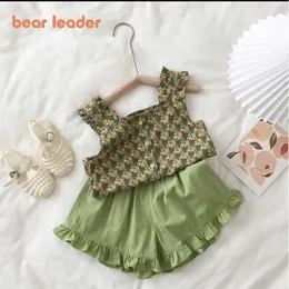 مجموعات الملابس بير القائد الفتيات بدلة الصيف 2022 النسخة الكورية الجديدة من Green Floral Top Ear Edge Shorts الأطفال TwoPiece Set W230210