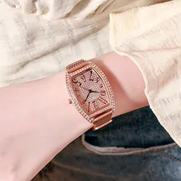 2020 Factory Direct s Douyin Online Influencer Beliebte europäische und amerikanische Stiluhr Quadratische Mode Magnet Mesh Quarz Wat215s