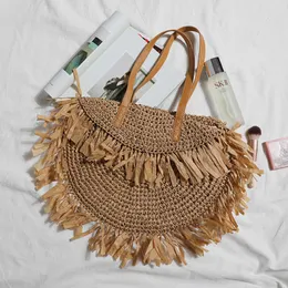 Torby Torby Proste Tassel Straw Słomowe torba na ramię Kobiet Design torebka Czech okrągła duża pojemność Tote Summer Beach Travel Turse 230210