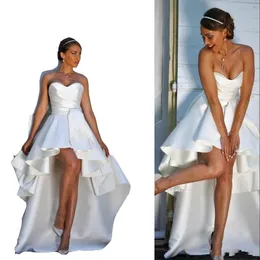 2023 Arabische Vintage-A-Linien-Hochzeitskleider, herzförmiger Satin, ärmellose Schärpen, gerüscht, sexy, offener Rücken, hohe, niedrige Länge, schlichte Strand-Günstige formelle Brautkleider