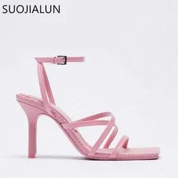 Sandał Nowe kobiety Suojiallun 2024 Sandały Pink Letnia moda wąska opaska gladiator buty cienkie wysokie obcasy kwadratowe palence na zewnątrz pompki sh t230208 78