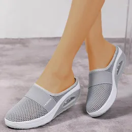 Sandálias Sapatos femininos 2023 Praia Mulheres deslizam no chinelo macio e elegante calçados femininos zapatillas muje