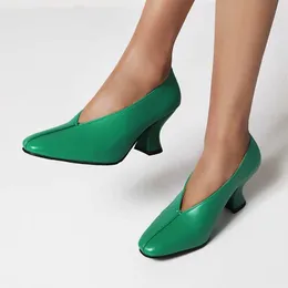 الصنادل الجديدة 2021 Spring Shoes Women High High Heel Top Quality أحذية غريبة الكعب النساء مضخات زلة على إصبع قدم مربع رجع