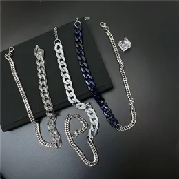 Colares de pingentes colar de aço de titânio color acrílico correspondente à marca de moda personalizada Chain Chain Chain Men e Women's Jewel