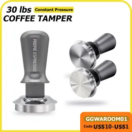 Tampers 51/53/58/58.35mm de café a adulteração de café Pressão constante 30 lbs Distribuidor de café Espresso Aço inoxidável Força em pó Hammer Pressione 230211