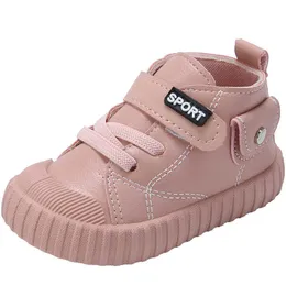 Sneakers 2023 New White Leather Baby Toddlers Sneakers Primi camminatori Scarpe per bambini per ragazzi e ragazze Star Casual Flats Scarpe per bambini J230212