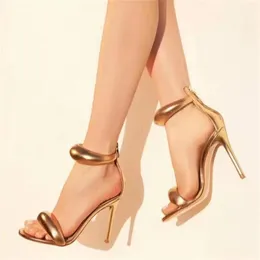 7A 여성 디자이너 신발 Gianvito Sandals 10.5cm Stiletto Heel Sandals 여성용 여름 럭셔리 디자이너 샌들 검은 발 스트랩 힐링 리어 지퍼 지퍼