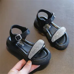 New Girls Sandals 여름 어린이 아기 패션 모조 다이아몬드 신발 아이 공주 샌들 해변 슬리퍼