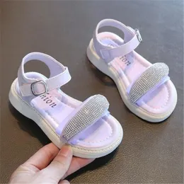 Sommarflickor Sandaler Nya mode Barnprinsessor Rhinestone Shoes Kids Sneakers Toddler Baby Beach Slippers