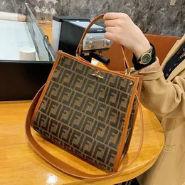 Çanta Fabrikası Ucuz Toptan Perakende Çantası Kadınlar 2023 Yeni Moda Tote One Omuz Crossbody