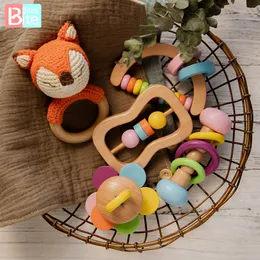 Rattles Mobiles Bite Bites 5pcSet Wooden Mobile Rattle Safe Mobile Pram Crib Ring DIY Animal Crochet Music Rattle For borns Gift Strollertoy 230211