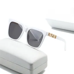 H￶gkvalitativ lyxkvinnor 4318 Solglas￶gon Fashion Mens Sun Glasses UV Protection Men Designer Eyeglass Gradient Metal g￥ngj￤rn Kvinnor Spektakar Box