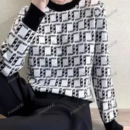 セーター女性の秋ラウンドネックストライプファッション長袖女性ハイエンドジャカードカーディガンニットセーターコートレディースセーター