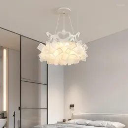 Żyrandole Pure White Girl Room Proste nowoczesne lampa kwiatowa LED Dorob w domu sypialnia żyć żyrandol Ochrona wzroku