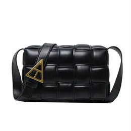 2022女性Luxurys Designer Crossbody Bags Leather Weave Pillow Sholdled Bag Clutch Handbag Totes Womens Flip Cover Messenger 220i