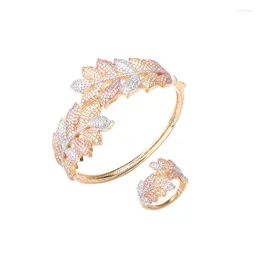 Halsbandörhängen Set Fuxury High Level Three Colors Leaf Bangle and Ring Dubai European Zircon Women Girl Wedding Bridal Party Jewelry