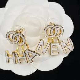 Miss's Gold Plated Trim Emamel Charm Earrings Fashion Circle C Kvinnor￶rh￤ngen Designer Earring Party Wedding Presents Lady Ohrring Event Letter Stud Smycken med l￥da
