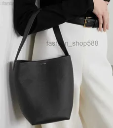 Designers väskor kvinnor Luxurys The Row Tote Crossbody Leather Bucket Half Moon Bag Crescent Underarm Shoulder Purse 30 Qt
