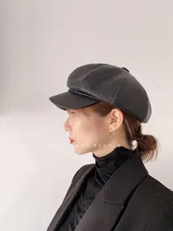 Beralar Sonbahar Kış Şapkaları Kadın Katı Sade Octagonal Sboy Cap Ladies Sıradan Pu Deri Şapka Bere Moda Retro Ressam